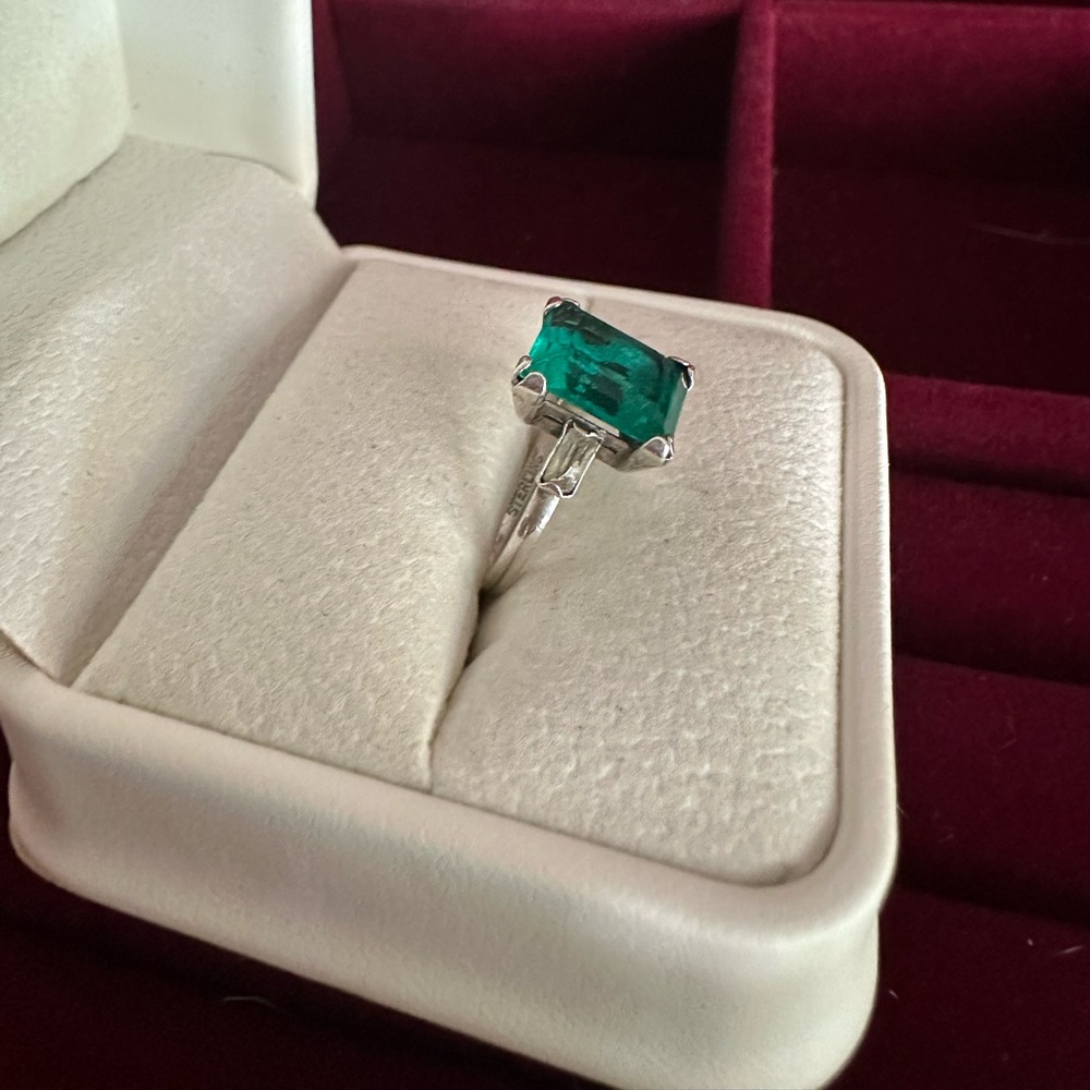 ❇️ 1920s Deco Ring - Sterling with Simulated Emerald Size 4.25 - Picture 4 of 8